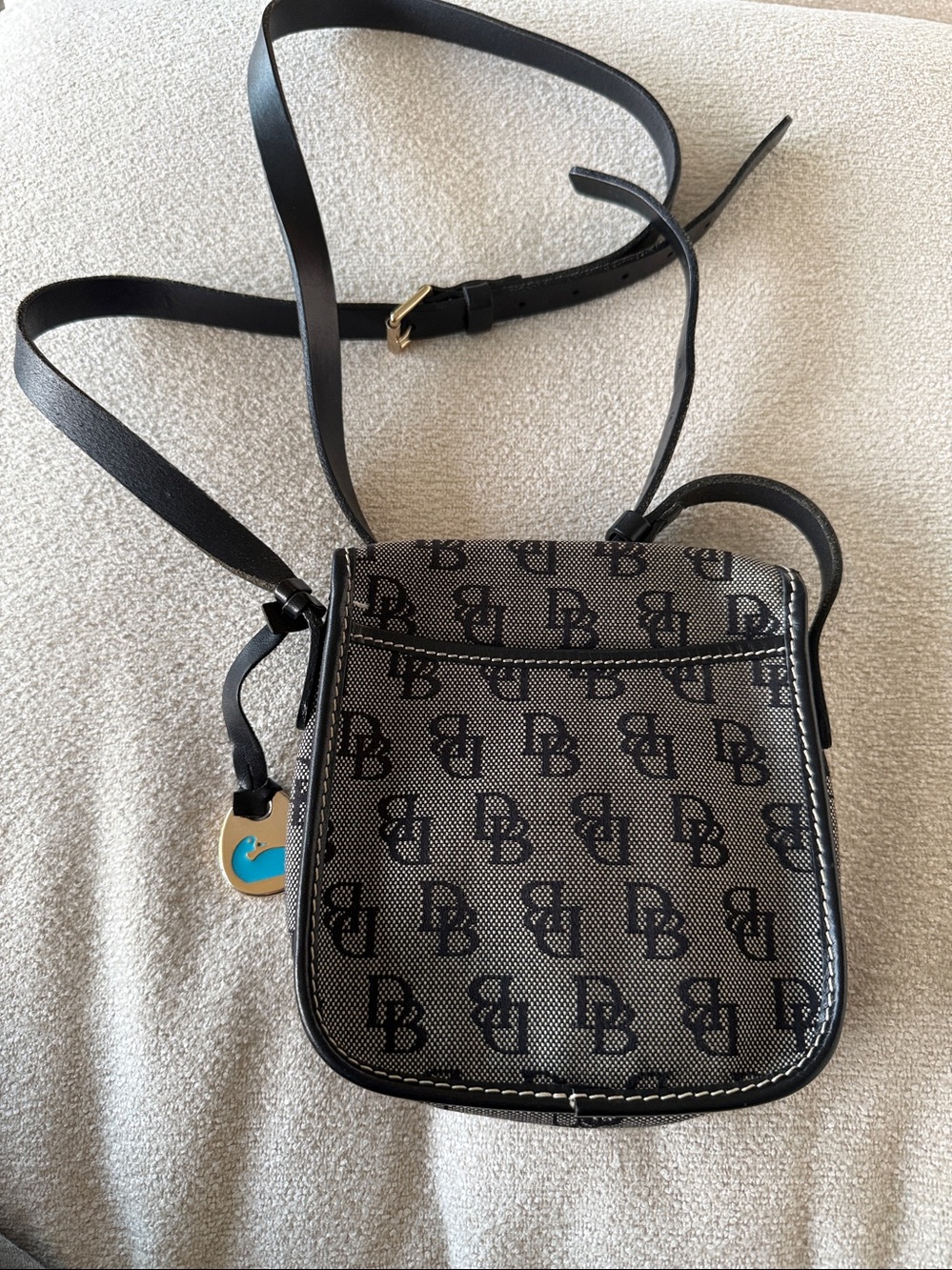 Dooney & Bourke Monogram Crossbody Bag in Black. Great condition - Picture 5 of 5